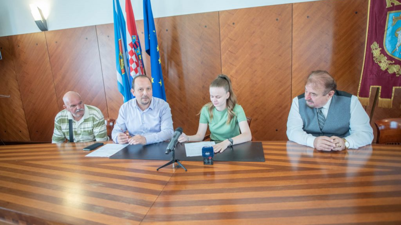 Grad Knin dodijelio nove stipendije za učenike i studente