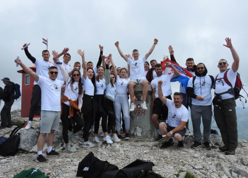 Fotografija 9 - Kninjanin Ivan Džepina obišao 158 hrvatskih vrhova, a na posljednjem je zaprosio djevojku