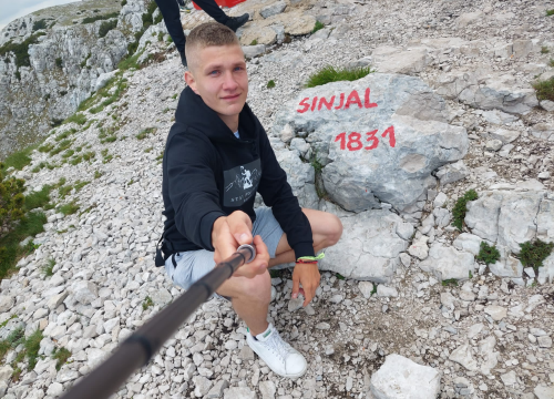 Fotografija 13 - Kninjanin Ivan Džepina obišao 158 hrvatskih vrhova, a na posljednjem je zaprosio djevojku