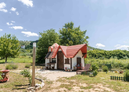 Fotografija 2 - U Rupama postoji bajkovito selo u kojem možete spavati u gljivi ili bundevi