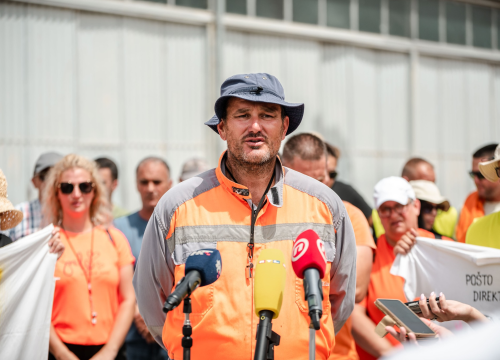 Fotografija 2 - Radnici Cesta Šibenik ustraju u štrajku: 'Direktor sigurno odlazi, sada je na županu da zaustavi ovu situaciju'
