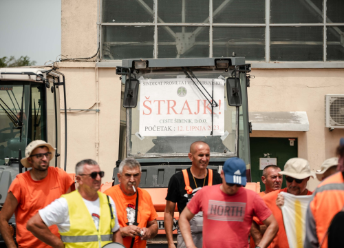 Fotografija 3 - Radnici Cesta Šibenik ustraju u štrajku: 'Direktor sigurno odlazi, sada je na županu da zaustavi ovu situaciju'