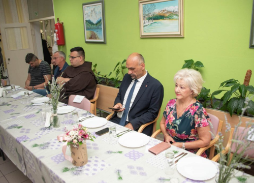 Druženje u Domu za starije i nemoćne Knin povodom uređenja okoliša