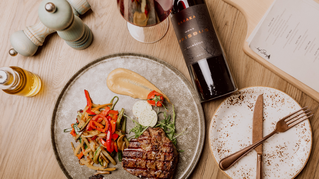 'Kod Starog' oduševite svoje nepce savršeno pripremljenim steakovima od Charolais govedine!