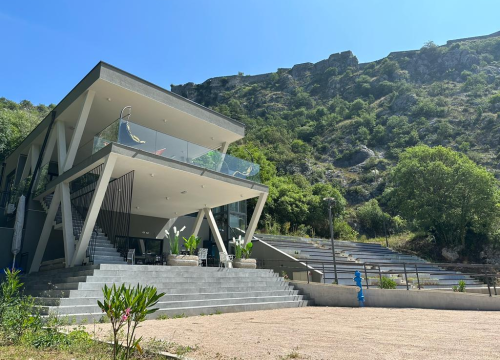 Ne propustite otvorenje caffe bara Royal Terrace na Marunuši u Kninu!