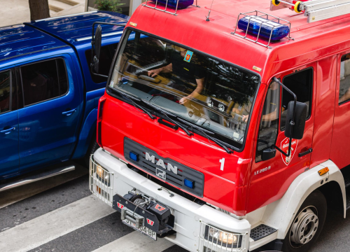 Vatrogasci na Zlarinu spašavali ljude i životinje, kod Knina imali posla s požarom