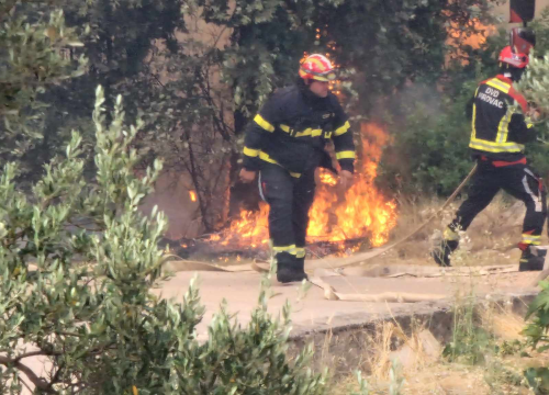 Objekti nisu ugroženi, vatrogasci ostaju na terenu cijelu noć
