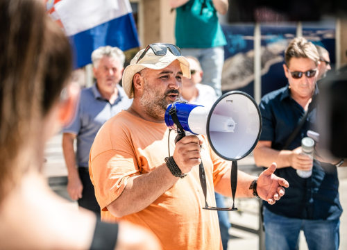 Fotografija 2 - Radnici Cesta Šibenik održali novi prosvjed: 'Župan uništava ovu tvrtku i ove ljude'