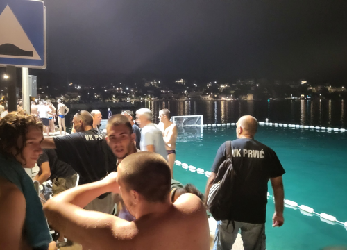 Fotografija 3 - Povijesna utakmica za Prvić Luku: Kako je vaterpolo uzburkao usnulu valu...