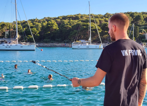 Fotografija 13 - Povijesna utakmica za Prvić Luku: Kako je vaterpolo uzburkao usnulu valu...