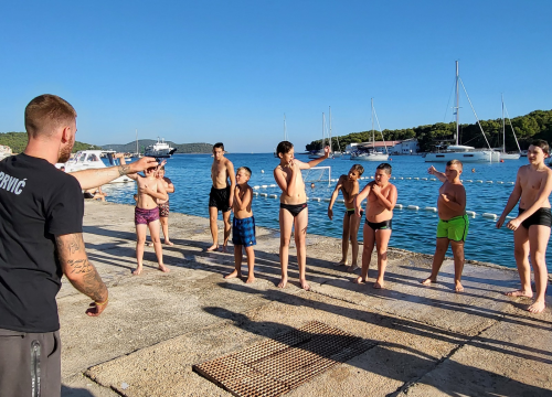 Fotografija 15 - Povijesna utakmica za Prvić Luku: Kako je vaterpolo uzburkao usnulu valu...