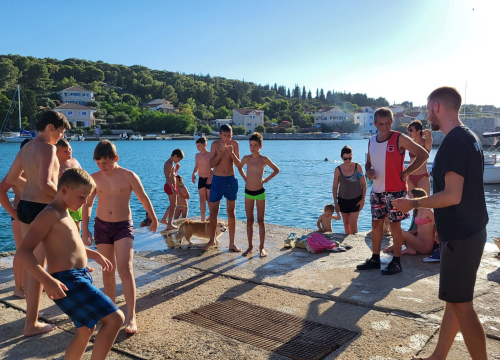 Fotografija 18 - Povijesna utakmica za Prvić Luku: Kako je vaterpolo uzburkao usnulu valu...