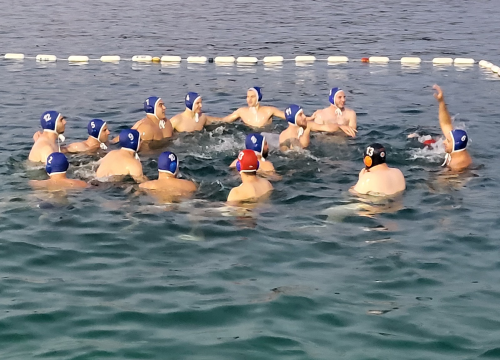 Fotografija 22 - Povijesna utakmica za Prvić Luku: Kako je vaterpolo uzburkao usnulu valu...