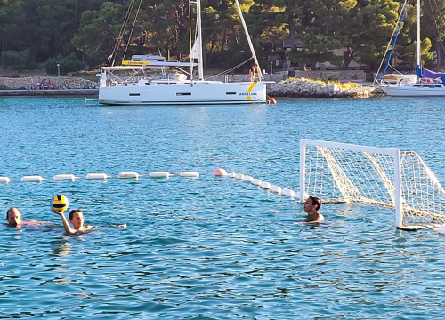 Fotografija 30 - Povijesna utakmica za Prvić Luku: Kako je vaterpolo uzburkao usnulu valu...