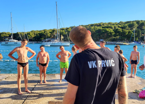 Fotografija 35 - Povijesna utakmica za Prvić Luku: Kako je vaterpolo uzburkao usnulu valu...