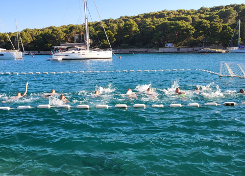 Fotografija 37 - Povijesna utakmica za Prvić Luku: Kako je vaterpolo uzburkao usnulu valu...