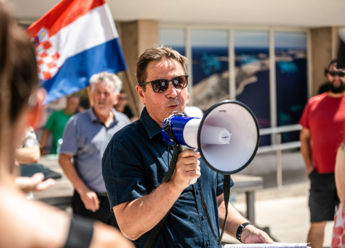 Fotografija 14 - Radnici Cesta Šibenik održali novi prosvjed: 'Župan uništava ovu tvrtku i ove ljude'