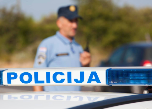 Britanka (32) quadom izletjela s puta kod Jezera i udarila u maslinu: Teško je ozlijeđena