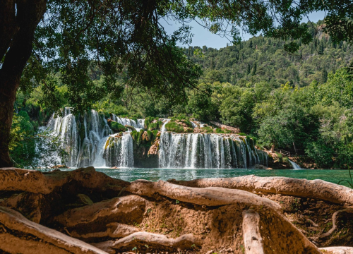 Predahnite od vrućine u hladu izložbe na Skradinskom buku