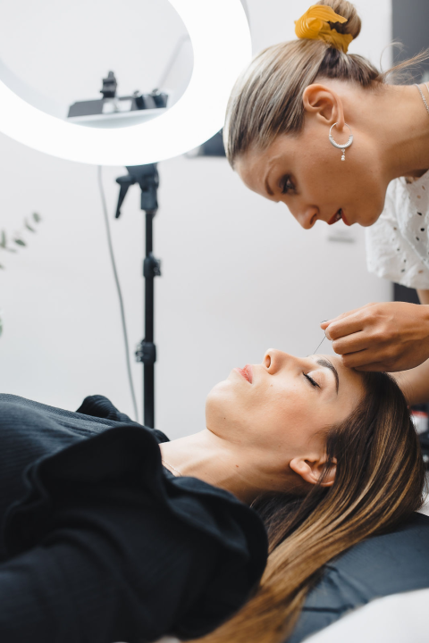 Pružite svojim stopalima maksimalnu njegu i riješite tegobe uz medicinsku pedikuru!