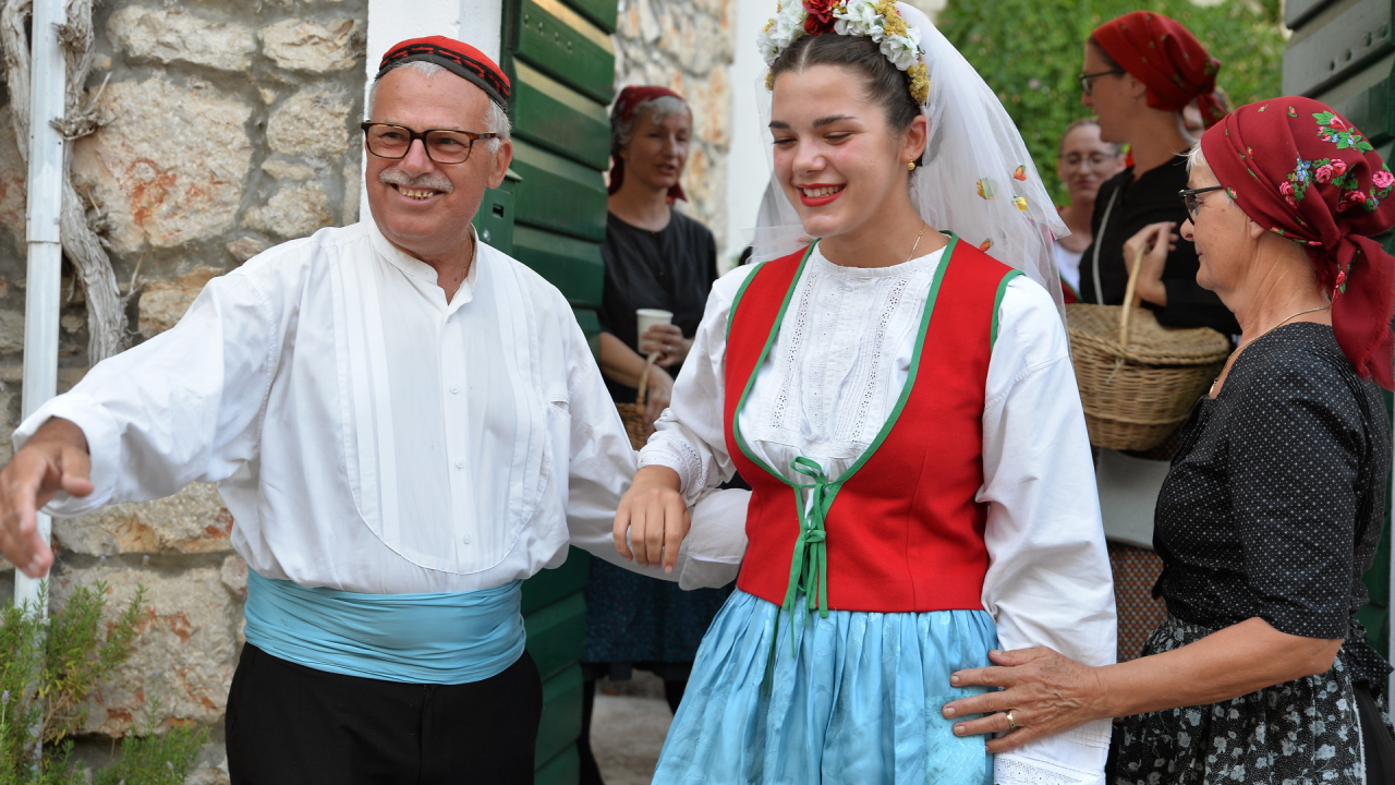 Murterini svako ljeto obuku nošnje i pokažu kako je izgledao tradicionalni pir