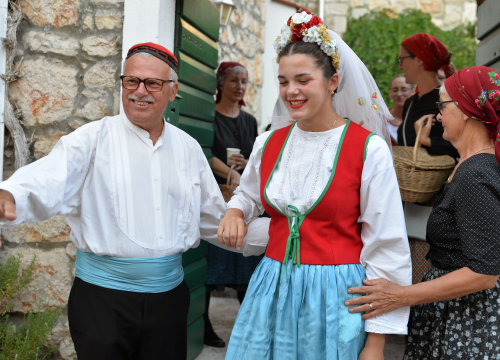 Murterini svako ljeto obuku nošnje i pokažu kako je izgledao tradicionalni pir