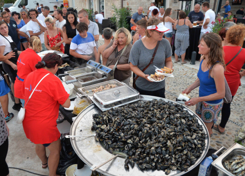 Fotografija 10 - Ne propustite feštu u Betini: Regata Dlan & veslo pa vrhunski koncerti i vatromet!