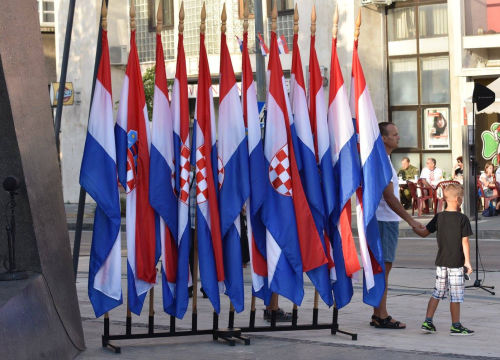 Proslava Oluje ipak na središnjem kninskom trgu: 'Izgledni pljuskovi s grmljavinom, a moguće je i olujno nevrijeme'