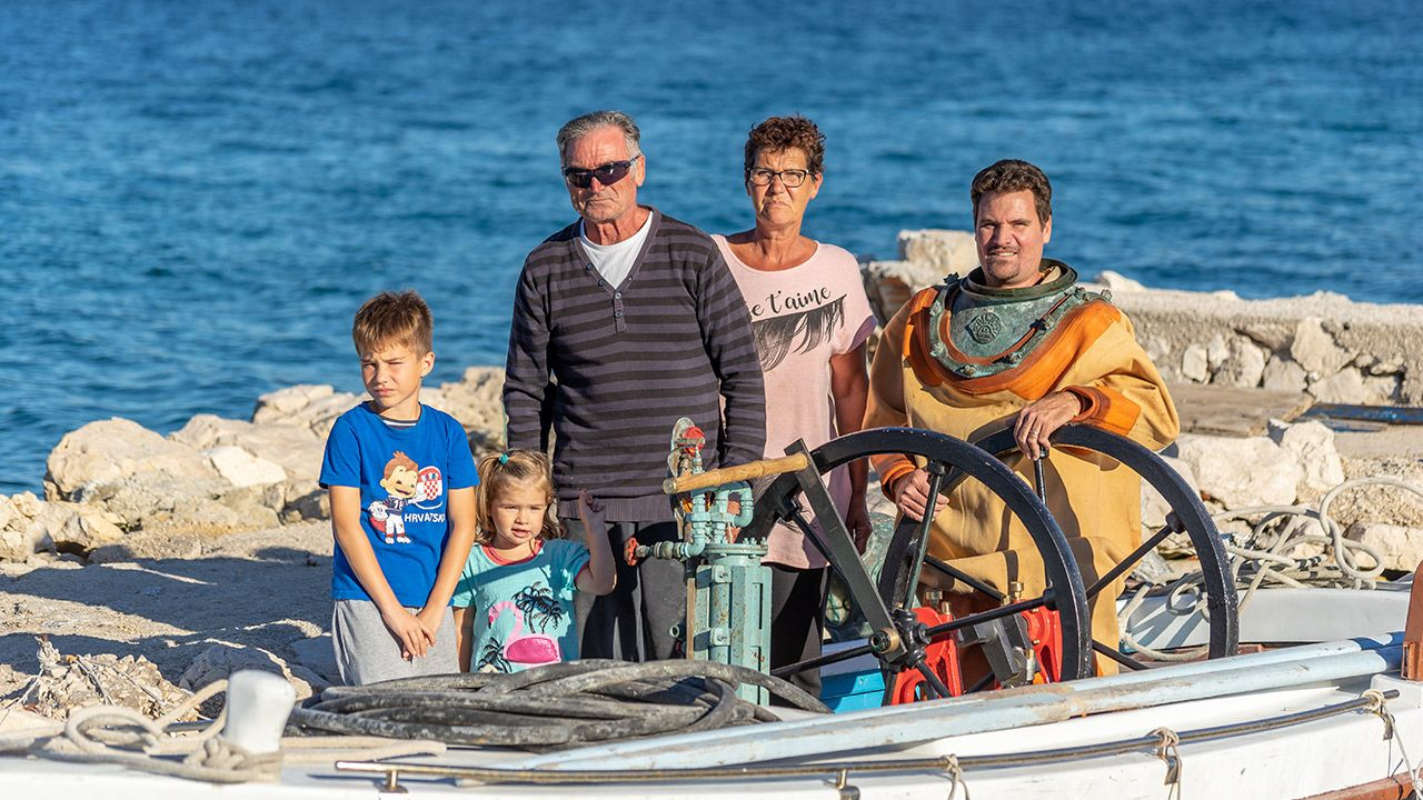 Obitelj Tanfara dala je generacije spužvara: 'To je kruh sa sedam kora, ali ljubav prema tome naslijedio je i naš sin'