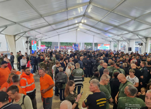 Tradicionalnom budnicom počelo obilježavanje Dana pobjede u Kninu