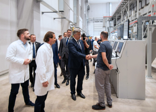Premijer Plenković sa suradnicima posjetio tvrtku Aluflexpack u Drnišu