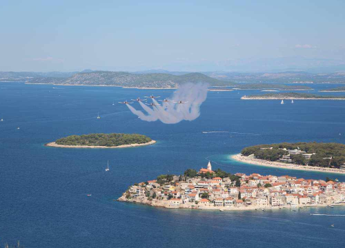 Krila Oluje preletjela Primošten: Evo kako su izgledala