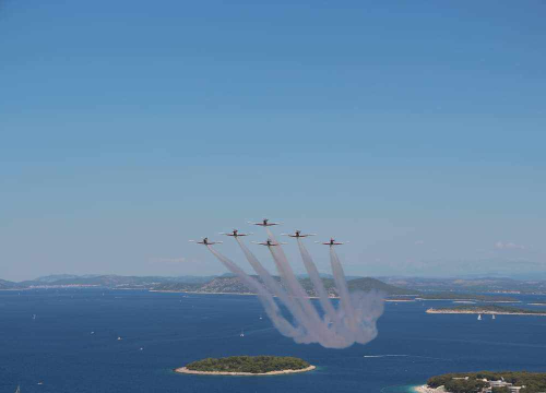 Fotografija 2 - Krila Oluje preletjela Primošten: Evo kako su izgledala