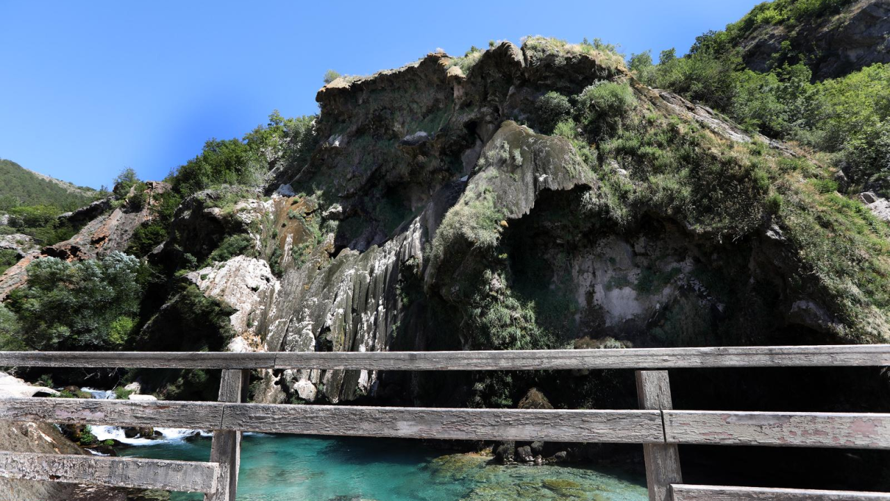 Potpuno presušio slap Krčić na izvoru rijeke Krke