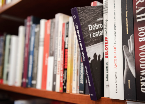 Kninskim prvašićima besplatan upis u knjižnicu