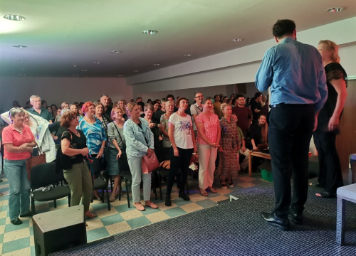 Prohaska i Nejašmić Banić oduševili Kninjane s komedijom ‘A odakle ste Vi, gospođo?’