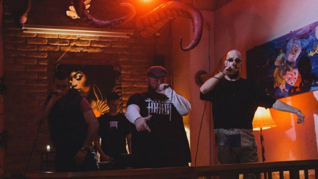 Hram s live izvedbom ‘Stoin sam’ najavljuje kompilaciju ‘Zvučni zid’