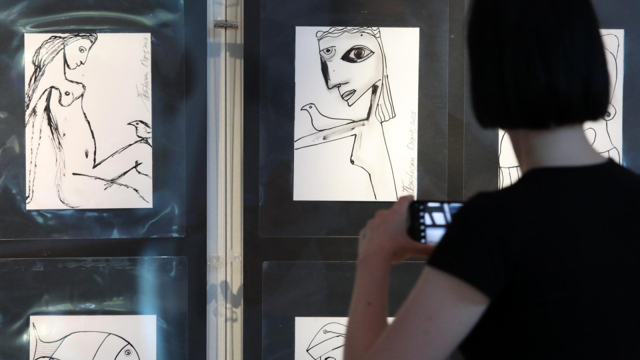 U knjižnici pogledajte izložbu 'Olovka crta srcem - Hristovim'