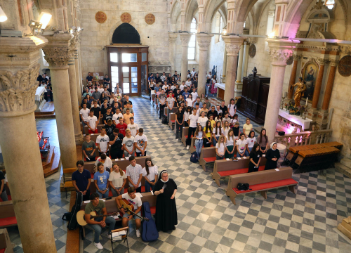 Fotografija 2 - U katedrali održana tradicionalna misa za srednjoškolce