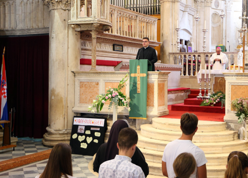 Fotografija 4 - U katedrali održana tradicionalna misa za srednjoškolce