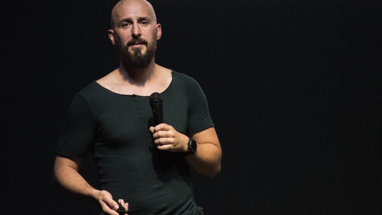 Davor Rostuhar na Marunuši predstavlja putopis 'Ljubav oko svijeta'