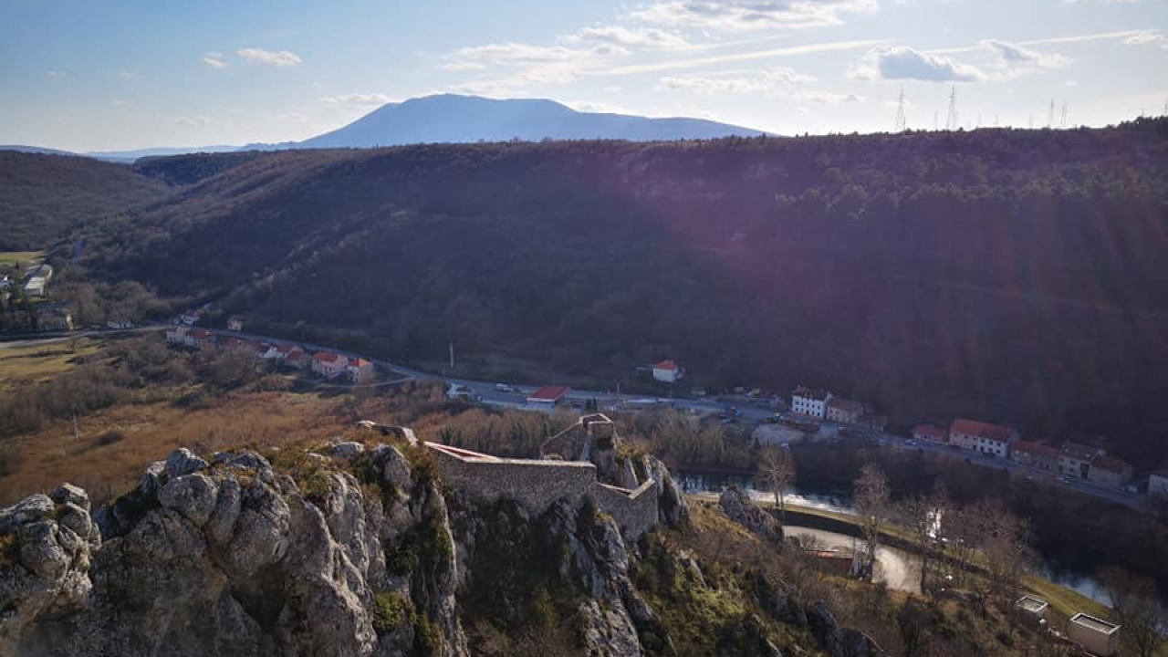 Gradonačelnik Knina raspisao Javni natječaj za imenovanje pročelnika Upravnog odjela