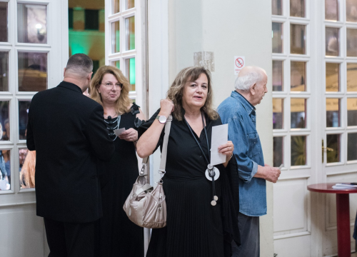 Fotografija 33 - Dođi gola na večeru: Nova predstava šibenskog kazališta humorom šamara gledatelje!