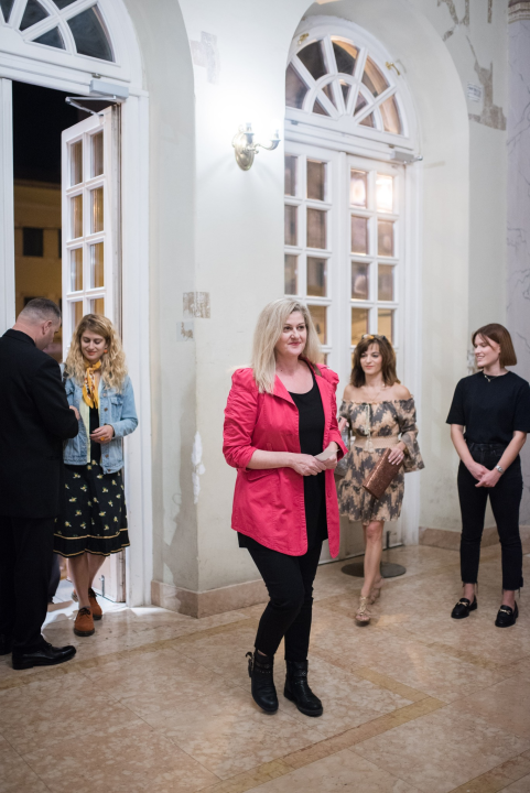 Dođi gola na večeru: Nova predstava šibenskog kazališta humorom šamara gledatelje!