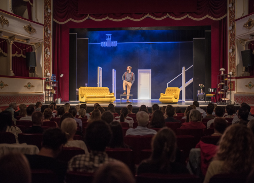 Fotografija 38 - Dođi gola na večeru: Nova predstava šibenskog kazališta humorom šamara gledatelje!