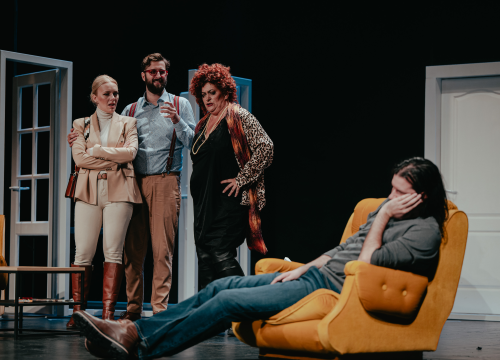 Fotografija 12 - Dođi gola na večeru: Nova predstava šibenskog kazališta humorom šamara gledatelje!