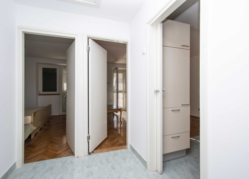 Fotografija 4 - Prodaje se prostran stan u centru grada s parkingom!