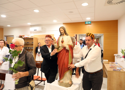 U bolničku kapelu u Šibeniku vraćen kip Presvetog srca Isusova