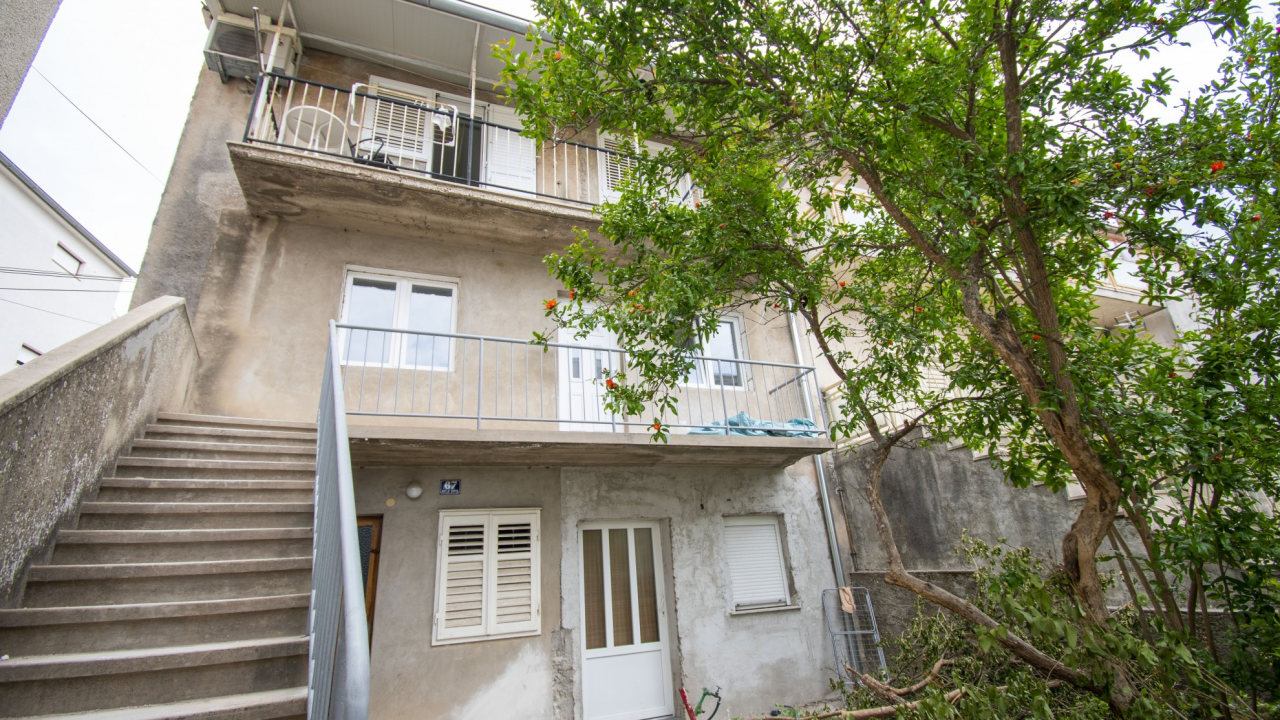 Ne propustite izvrsnu priliku za kupnju stana s parkingom u blizini centra!