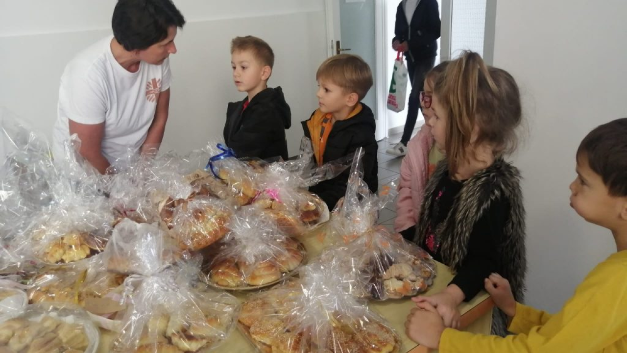 Na Danima kruha roditelji djece vrtića Cvrčak prikupili novac za bolesnu djevojčicu